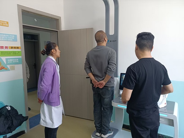 嘉樂醫療智能體檢一體機檢測中